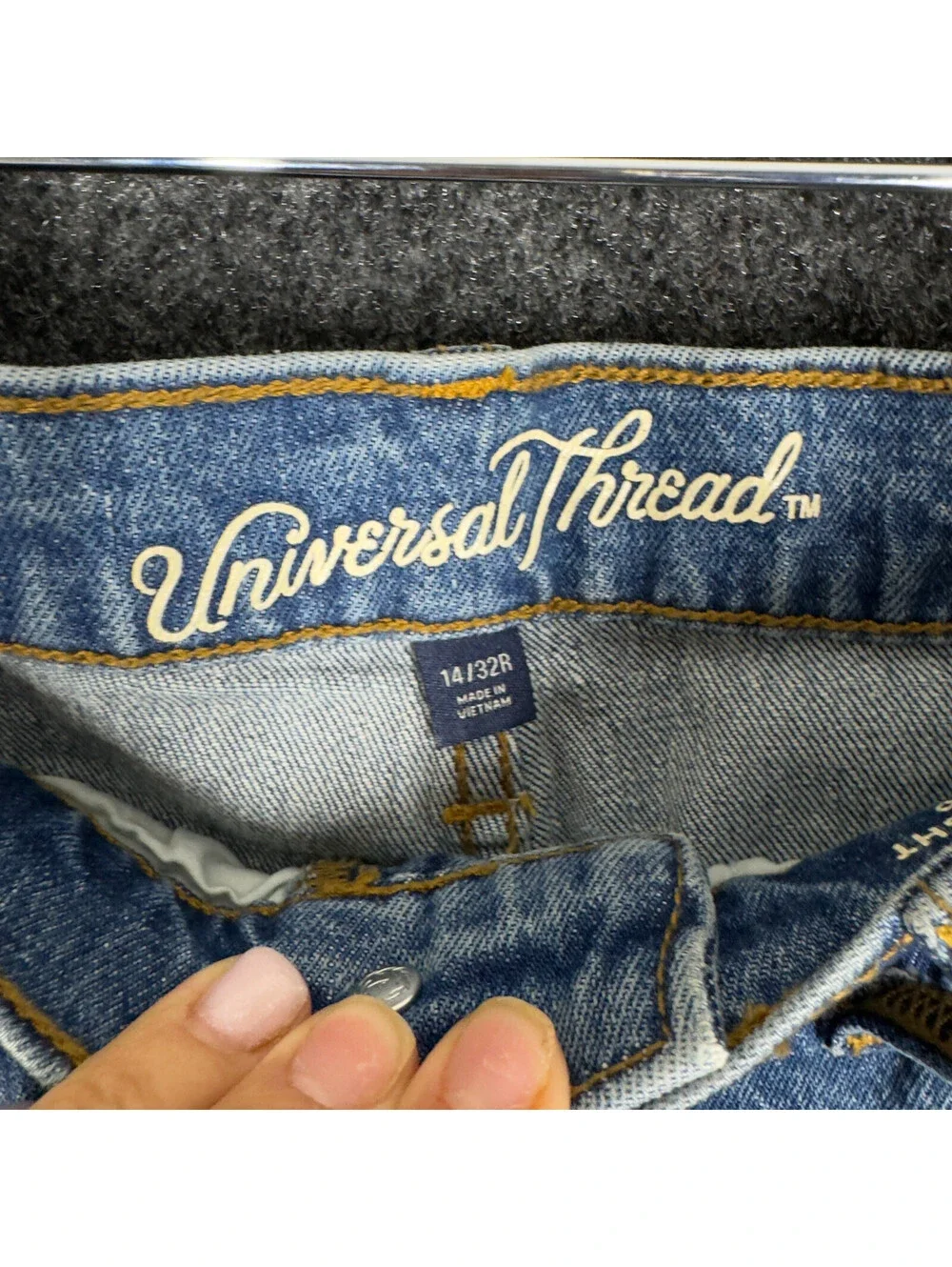 New Universal Thread Jeans Women 14 Blue Denim Medium Wash Distressed Cut Off